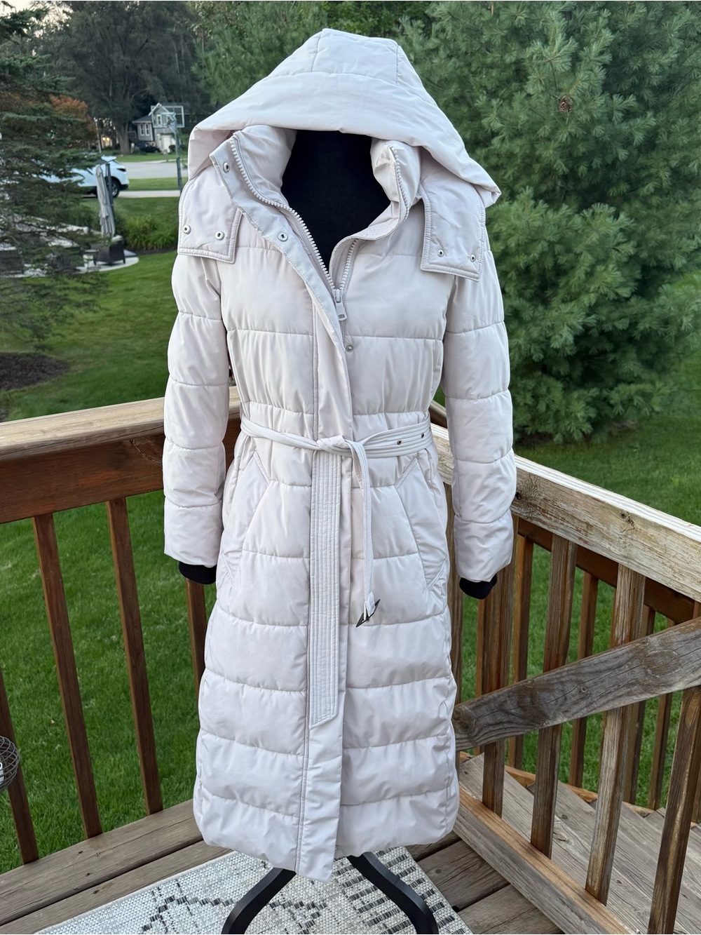 Aspen Women’s Long Hooded Belted Puffer Coat White Sz S Y4378ASP Pockets!